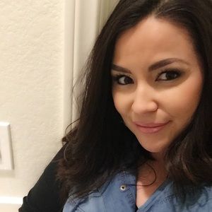 Meet your Posher, Elaina